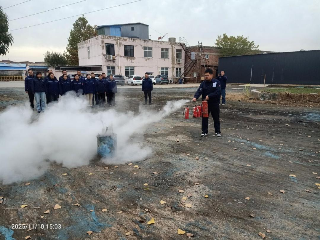 河北啟林公司組織應(yīng)急救援隊(duì)伍訓(xùn)練和消防應(yīng)急演練